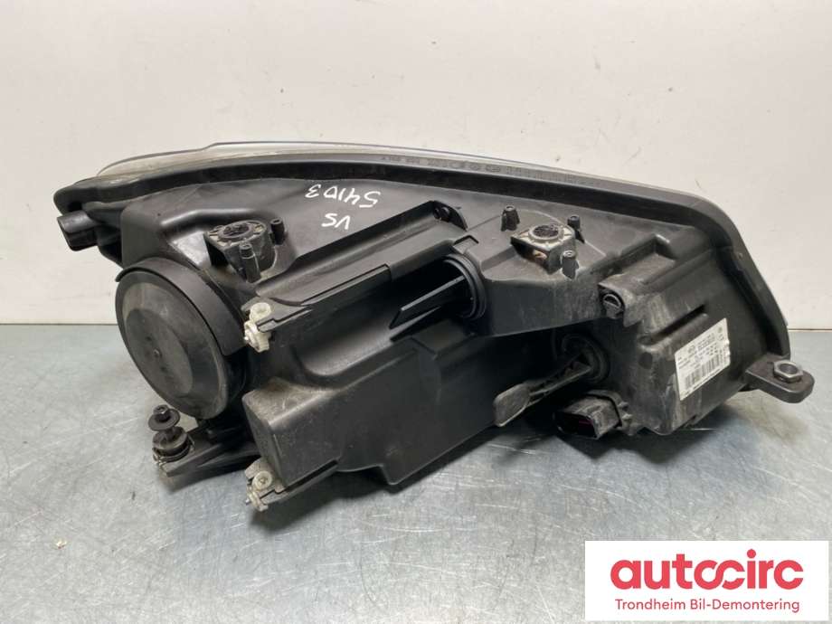 Frontlykt venstre halogen til VW Caddy 2010-2015 (Type III, Fase 2)  (2K5941005A|)