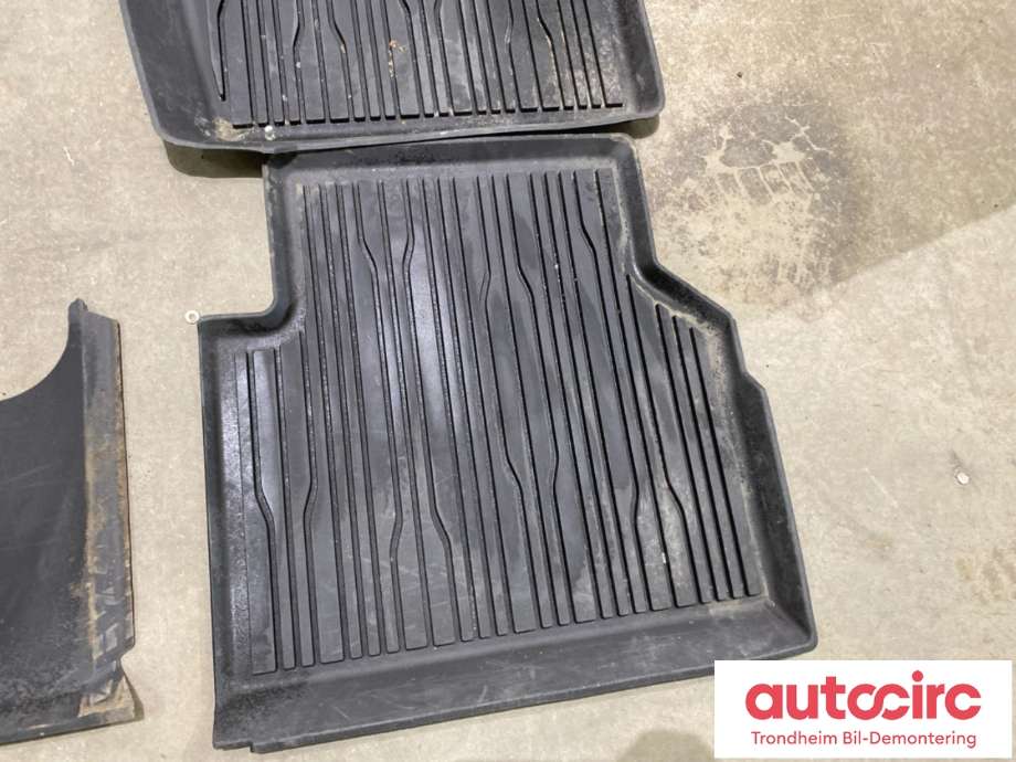 Gulvmatte sett til BMW X5 2018-->> (G05) (G05) (IKKE ORIGINALE|51 47 2 458 551|51 47 2 458 552|)