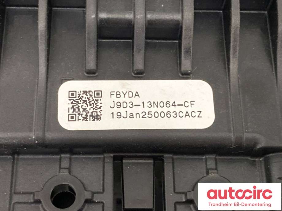 Bryter combi til Jaguar I-PACE 2018-->>  (T4K11135|J9D3-13N064-CG|T4K13750)