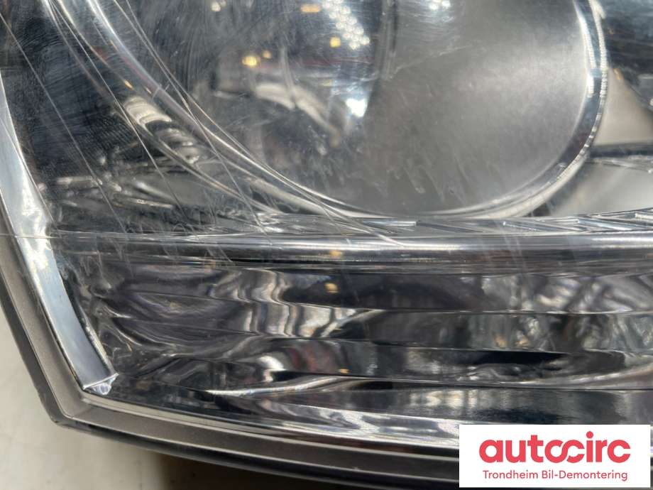 Frontlykt høyre halogen til VW Jetta 2005-2010  (1K6941006P|)