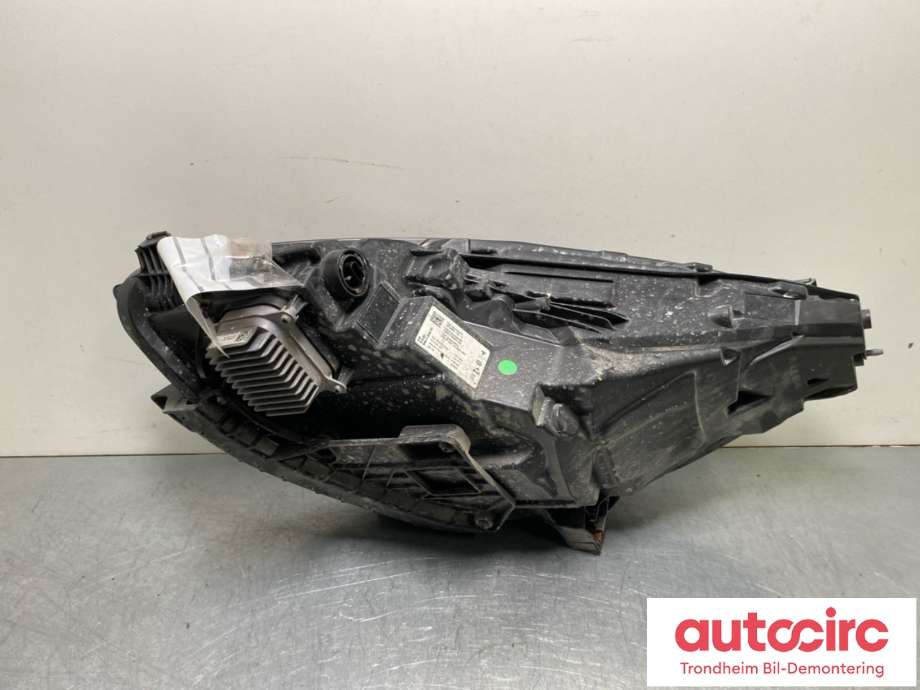 Frontlykt høyre full-LED til Tesla Model Y 2021-2024 (Type I)  (1514953-10-D|1987099-S0-A|1514953-09-D| 1514953-10-E)