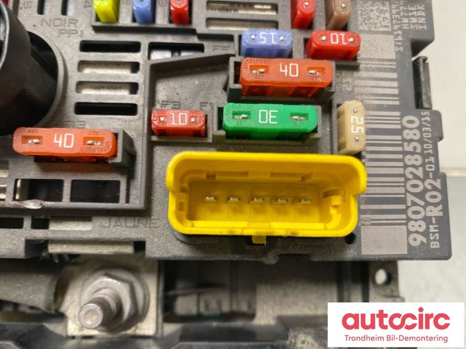 Sikringsboks motorrom til Peugeot 3008 2009-2016 (Type I) (9807028580|)