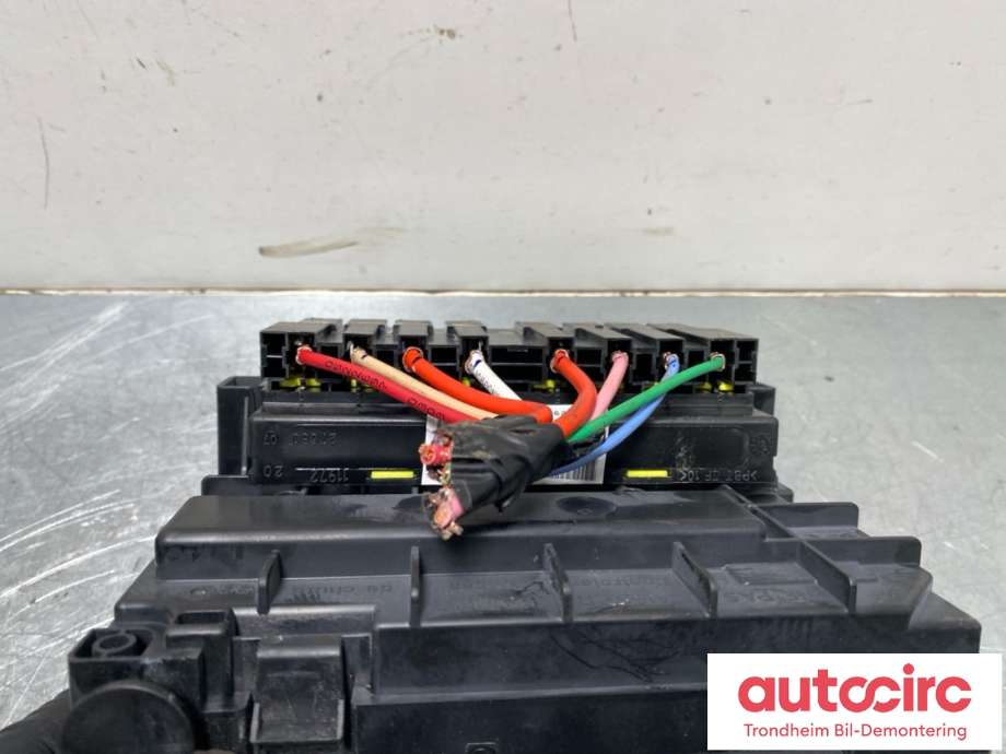 Sikringsboks motorrom til Peugeot 3008 2009-2016 (Type I) (9807028580|)