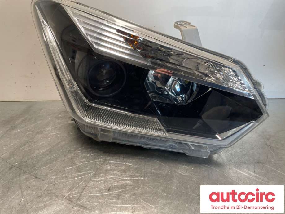 Frontlykt høyre halogen til Isuzu D-Max, 2017-2020 (Type II, Fase 2) (8983646960)