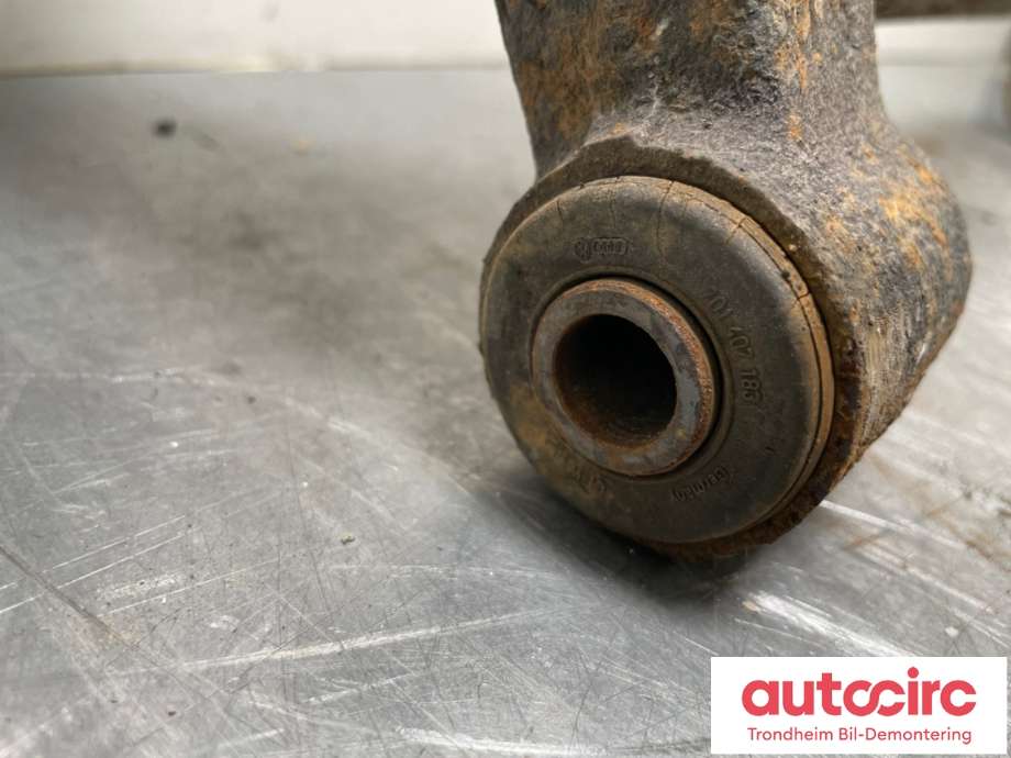 Bærebru venstre foran nedre til VW Transporter / Caravelle 1990-2003 (T4) (T4) (701407151A|)