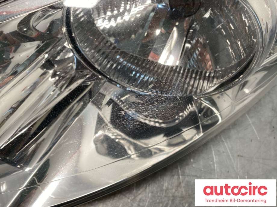 Frontlykt venstre halogen til Toyota Proace 2013-2016 (Type I)  (SU001A1268|)