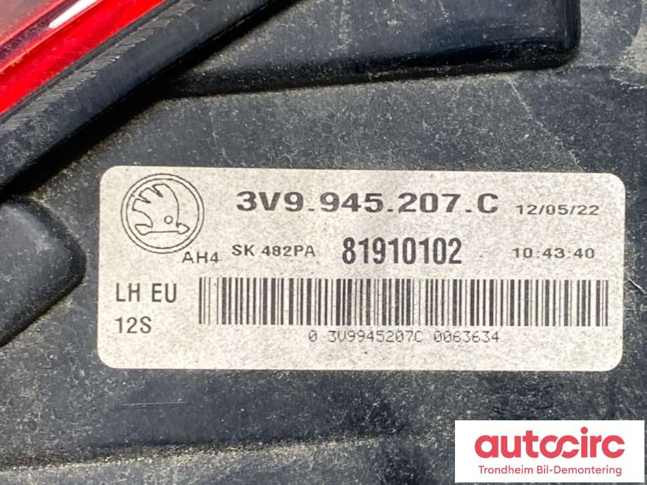 Baklykt venstre ytre til Škoda Superb 2015-->> (Type III)  (3V9945207C|)
