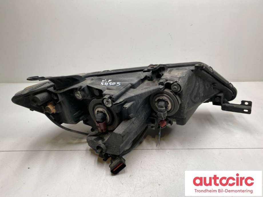 Frontlykt venstre halogen til Mitsubishi Outlander 2007-2010 (Type II, Fase 1)  (8301A159|)