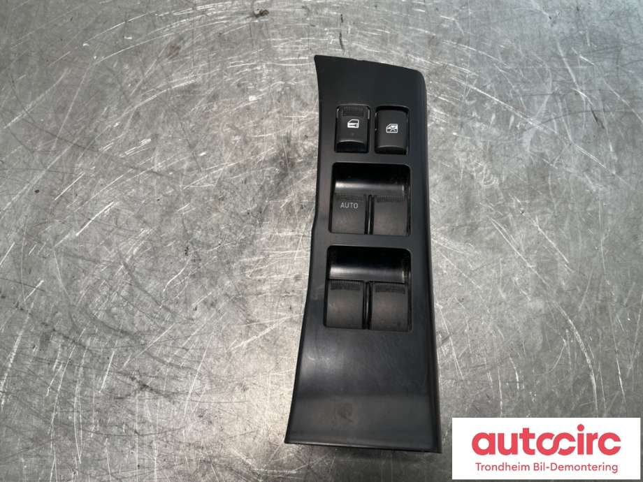 Bryter ruteheis førerdørspanel til Isuzu D-Max, 2017-2020 (Type II, Fase 2) (8974637181)