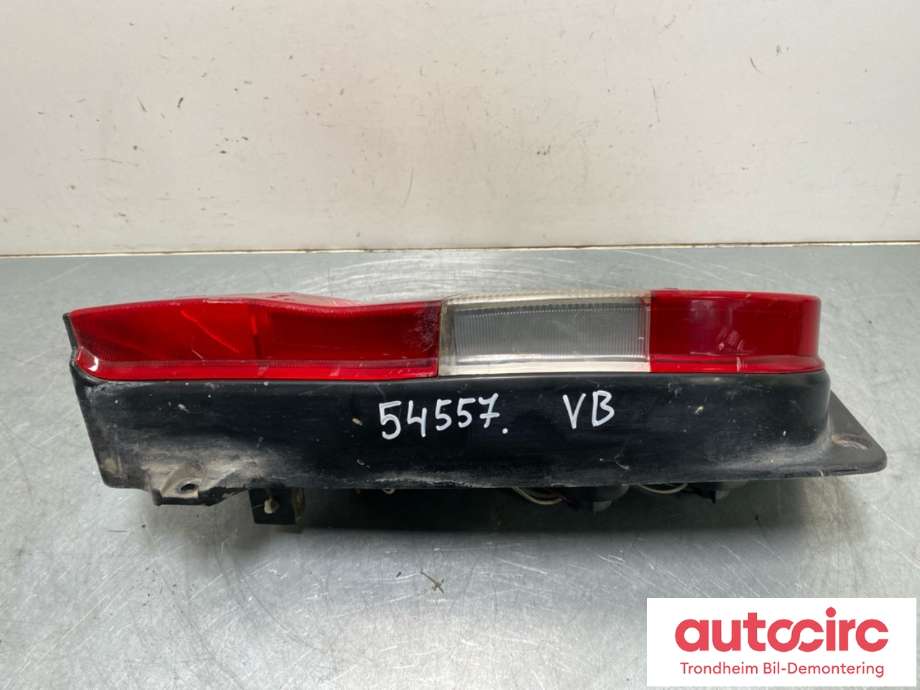 Baklykt venstre til Toyota Hiace 2007-2012 (Fase 3) (8156126410|)