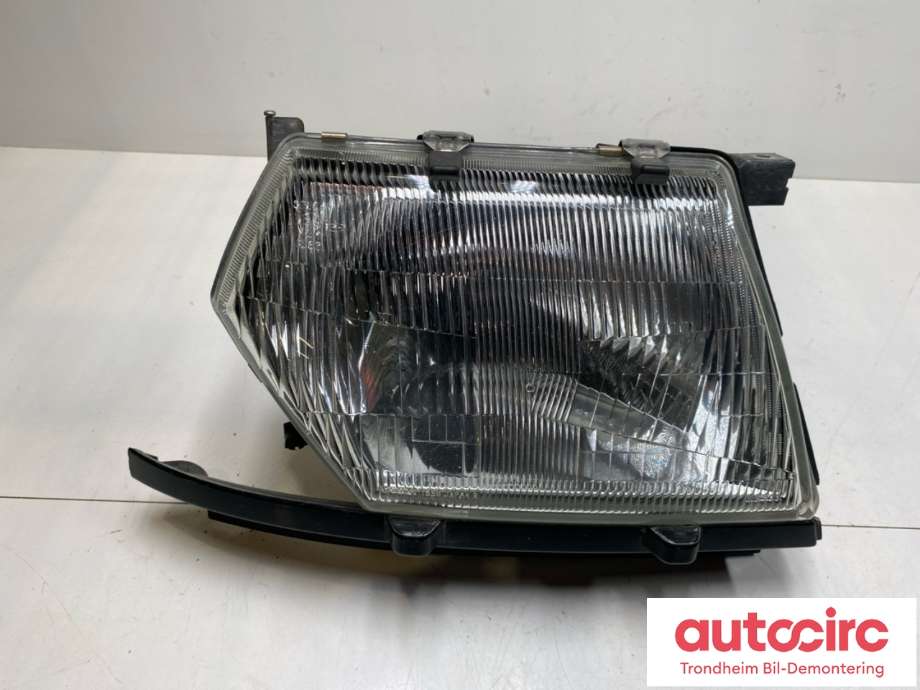 Frontlykt høyre halogen til Nissan Patrol 1998-2004 (Fase 1) (Y61) (Y61) (26010VB526|26010VB505|)