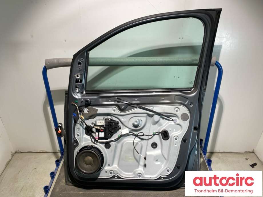 Dør høyre foran til VW Caddy 2010-2015 (Type III, Fase 2)  (2K0 831 056 B|)