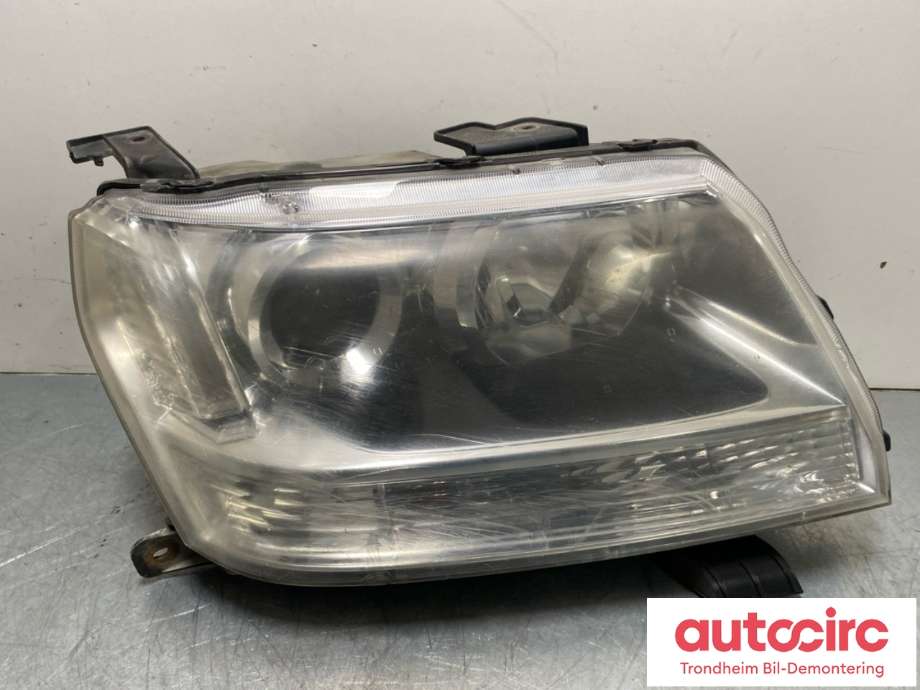 Frontlykt venstre xenon til Suzuki Grand Vitara, 2005-2015 (Type III)  (3532065JB1)