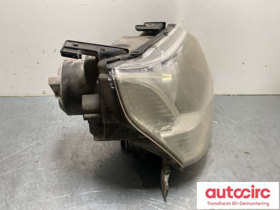Frontlykt venstre xenon til Suzuki Grand Vitara 2005-2015 (Type III) (3532065JB1|3532065JB2|)