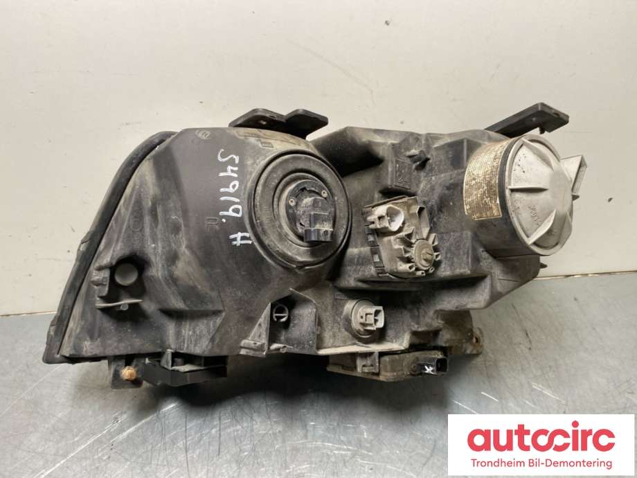 Frontlykt venstre xenon til Suzuki Grand Vitara 2005-2015 (Type III) (3532065JB1|3532065JB2|)