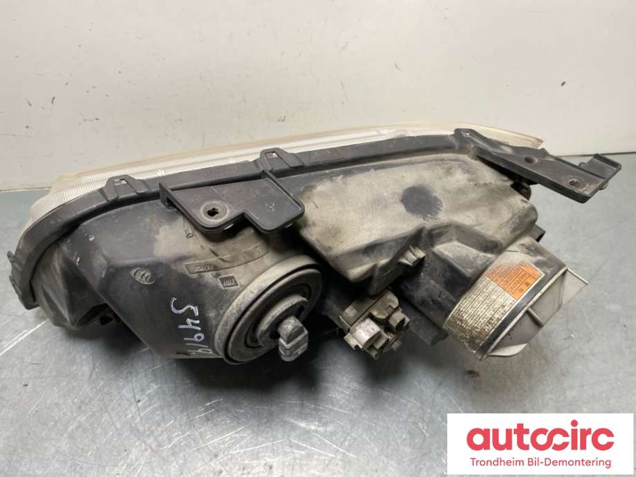 Frontlykt venstre xenon til Suzuki Grand Vitara 2005-2015 (Type III) (3532065JB1|3532065JB2|)
