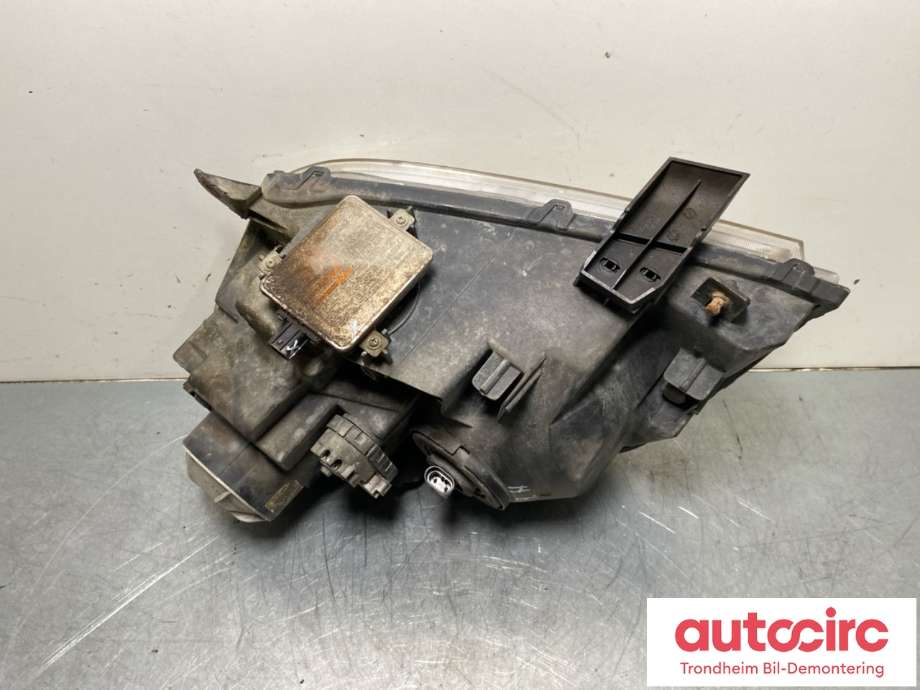 Frontlykt venstre xenon til Suzuki Grand Vitara 2005-2015 (Type III) (3532065JB1|3532065JB2|)