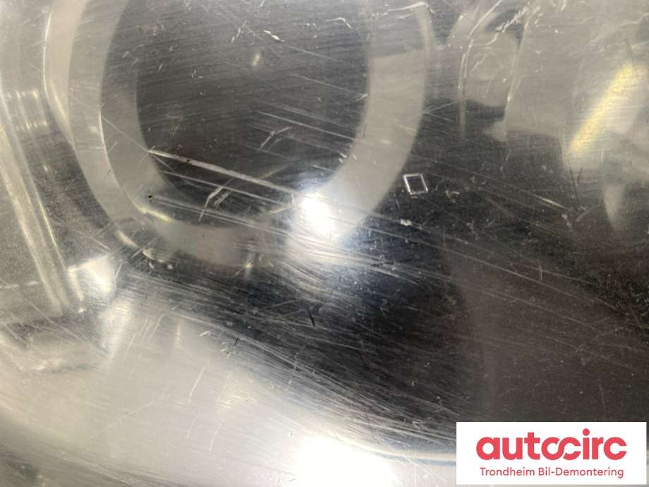 Frontlykt venstre xenon til Suzuki Grand Vitara 2005-2015 (Type III) (3532065JB1|3532065JB2|)