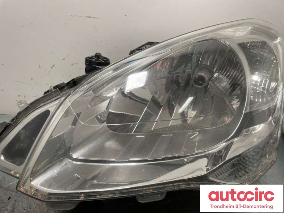 Frontlykt venstre halogen til Peugeot Partner 2015-2019 (Type II, Fase 2)  (9682828280|6208K6|)
