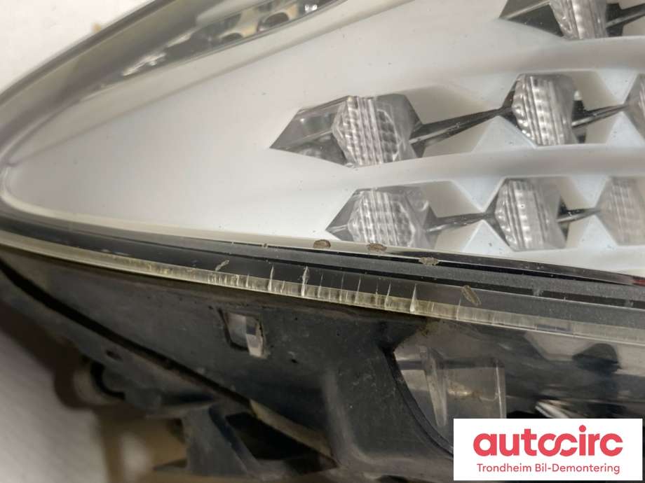 Frontlykt høyre xenon til BMW 5-Serie 2010-2017 (F10/F11) (F10/F11) (63 11 7 271 912|)