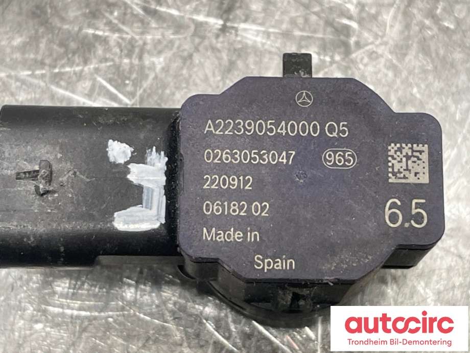 Parkeringssensor foran til Mercedes EQE 2022-->>  (A2239054000|0263053047|)