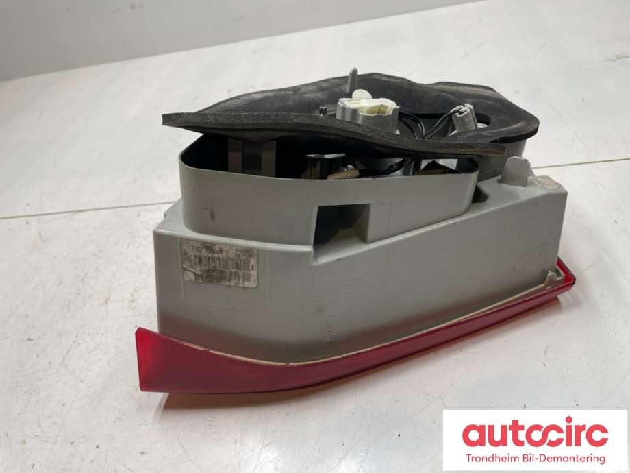 Baklykt venstre indre til Peugeot 308 2013-2021 (Type II)  (9678098080|)