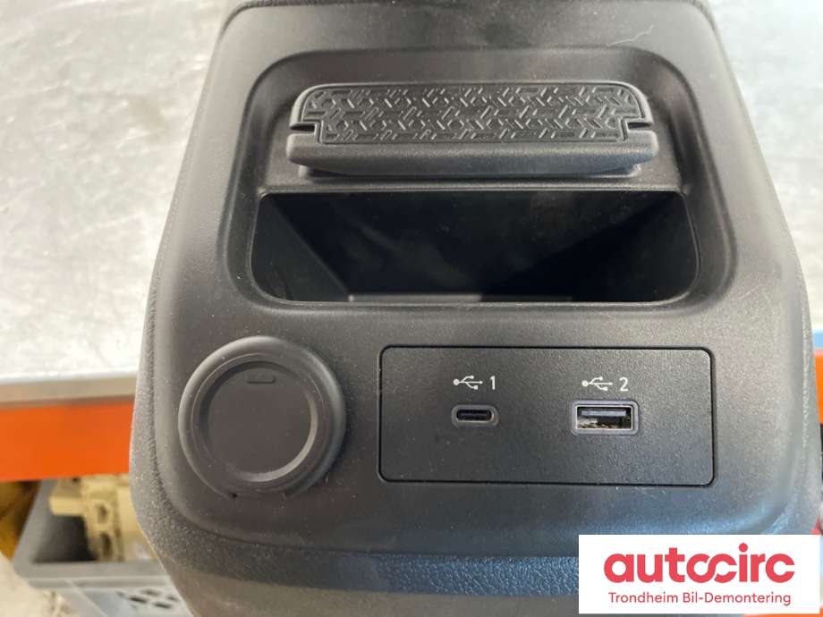 Midtarmlene foran til Nissan Ariya 2022-->>  (969105MP0A|969105MP0B|)
