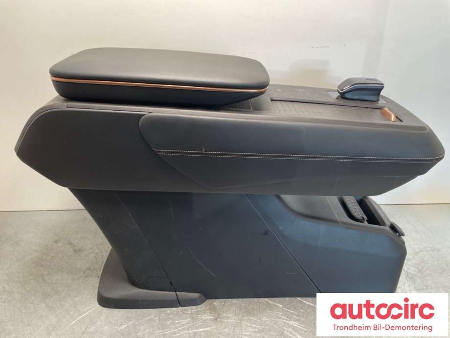 Midtarmlene foran til Nissan Ariya 2022-->>  (969105MP0A|969105MP0B|)