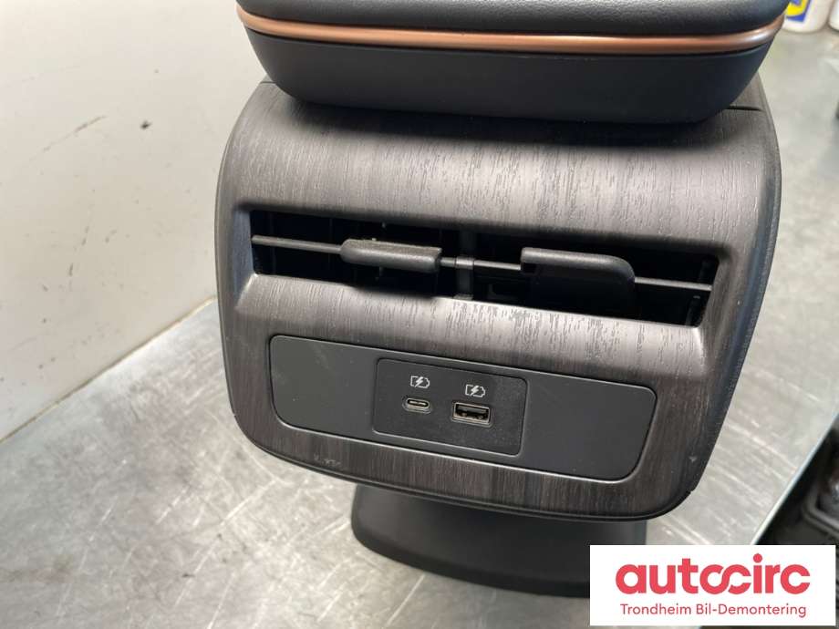 Midtarmlene foran til Nissan Ariya 2022-->>  (969105MP0A|969105MP0B|)
