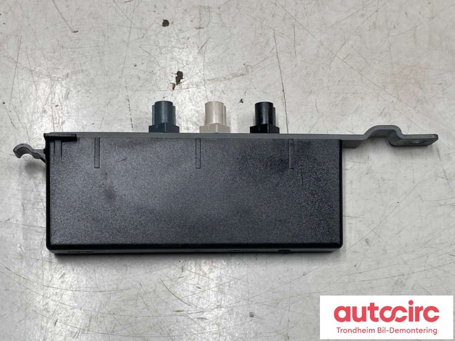 Antenne forsterker til Porsche Cayenne 2010-2017 (92A) (92A) (7P5035225L|958 647 312 00|958 647 312 01)