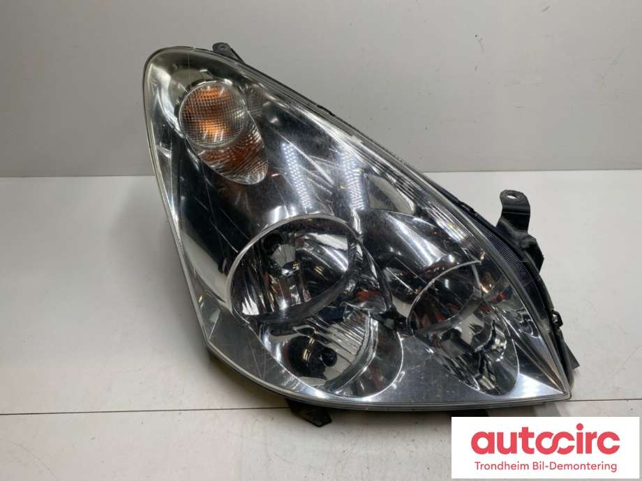 Frontlykt høyre halogen til Toyota Verso 2004-2009 (Type II) (811300F010|)