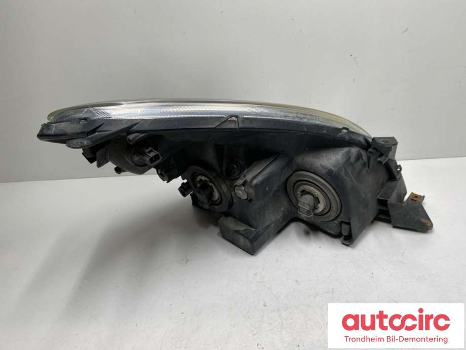 Frontlykt venstre halogen til Toyota Verso 2004-2009 (Type II)  (811700F010|)