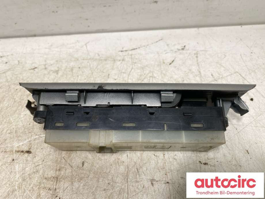 Bryter ruteheis førerdørspanel til Nissan Navara 2005-2010 (Fase 1) (D40) (D40) (NISSAN|80961EB370|)
