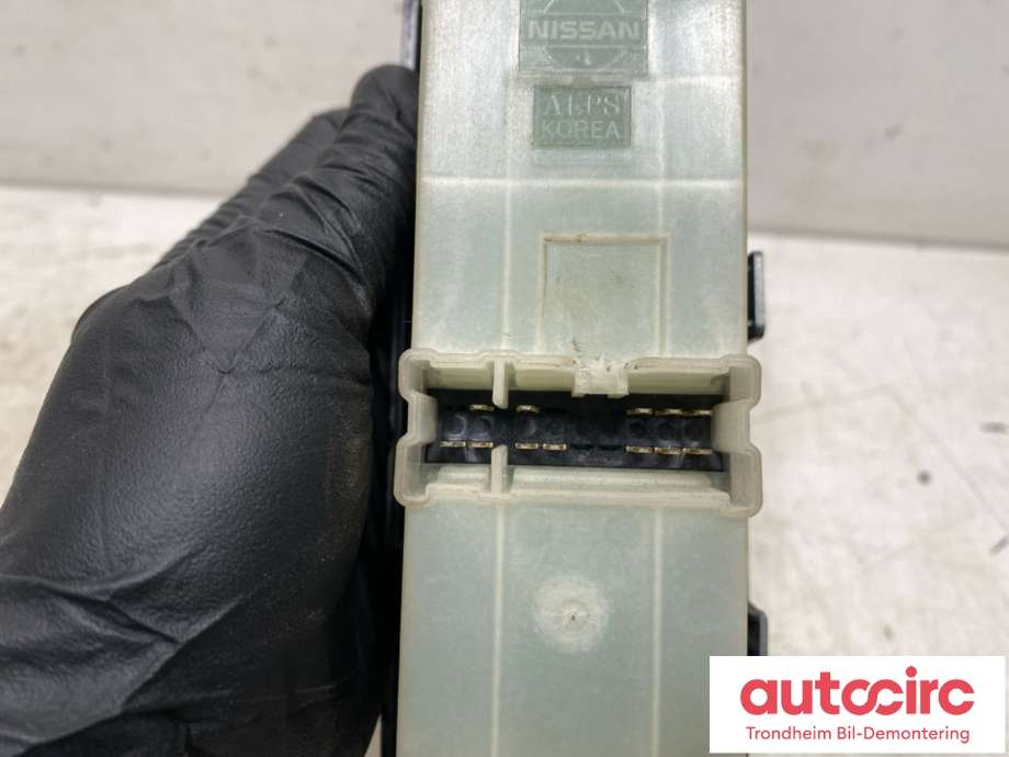 Bryter ruteheis førerdørspanel til Nissan Navara 2005-2010 (Fase 1) (D40) (D40) (NISSAN|80961EB370|)
