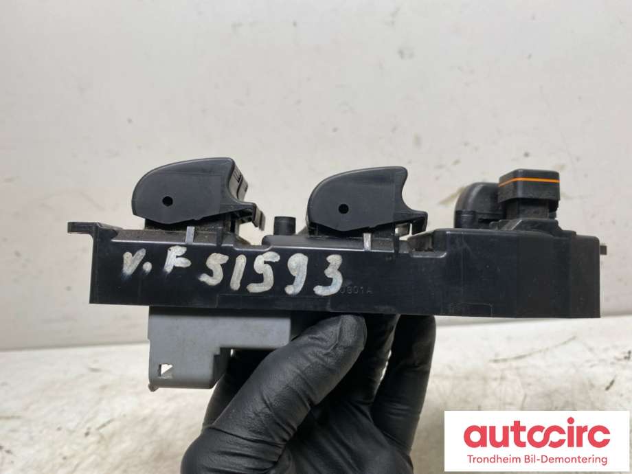 Bryter ruteheis førerdørspanel til Toyota Hilux 2006-2011 (TOYOTA|848200K100|)