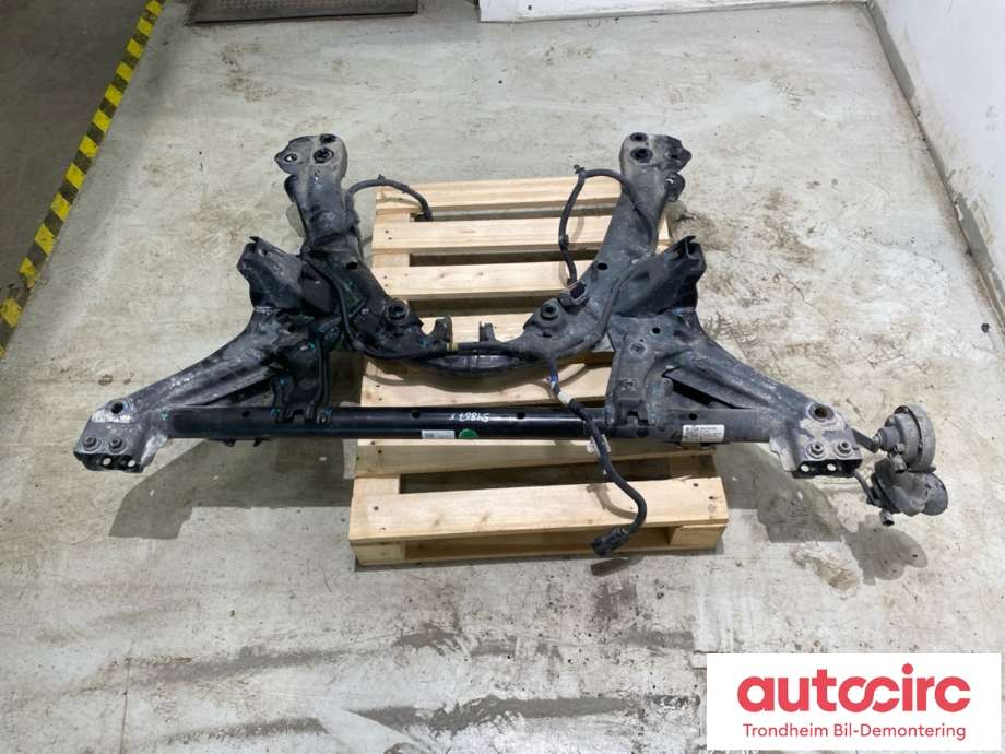 Travers foran hoved til Tesla Model Y 2021-2024 (Type I) (1044531-01-B|1044531-00-B|1044531-00-C)