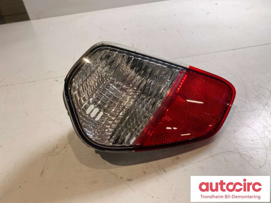 Baklykt fra støtfanger høyre til Mitsubishi Outlander 2015-->> (Type III, Fase 2) (8336A154|)