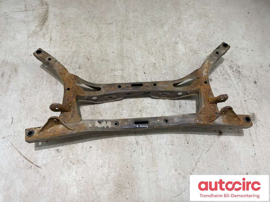 Travers bak til Hyundai i30 2017-2020 (Type III) (55410G 4AA0|)