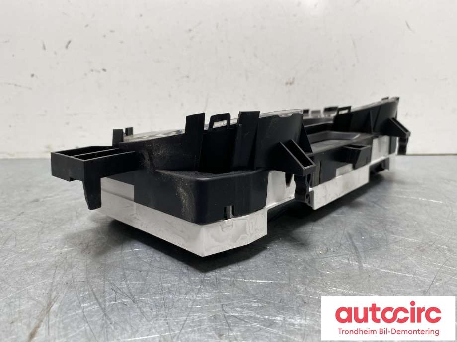 Instrumentpanel til Opel Vivaro B 2014-2019  (93460762|93461383|)