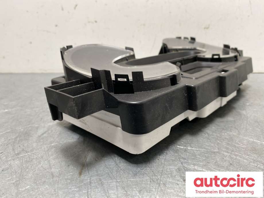 Instrumentpanel til Opel Vivaro B 2014-2019  (93460762|93461383|)