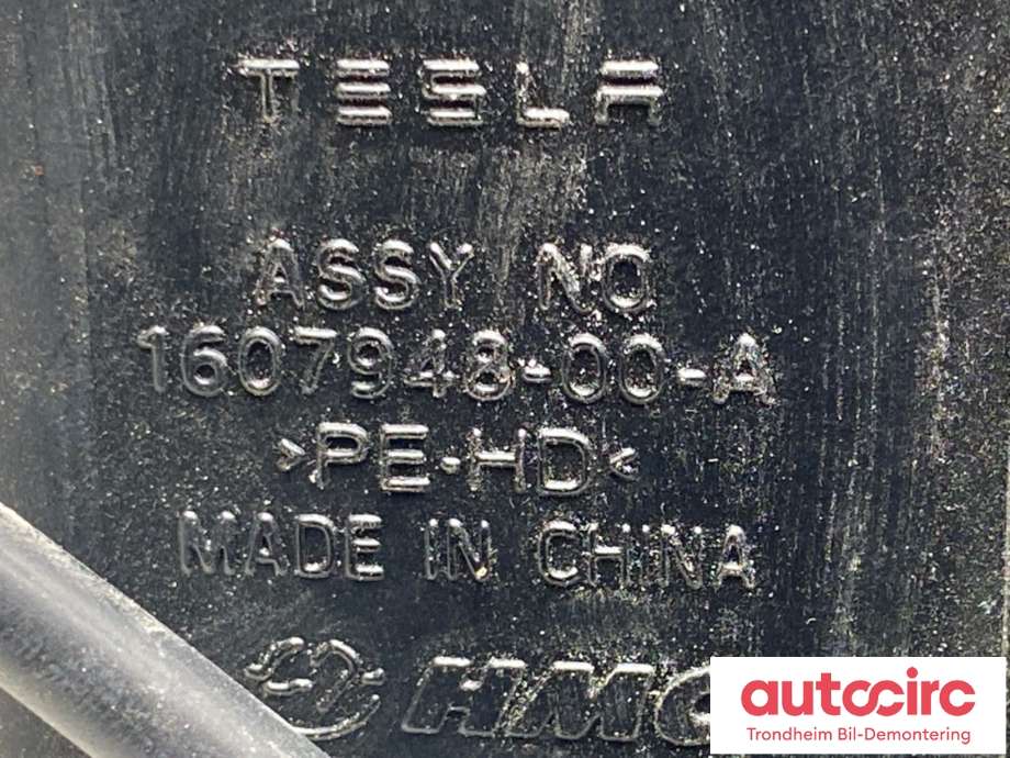 Spylertank til Tesla Model Y 2021-2024 (Type I)  (1607948-00-A|)