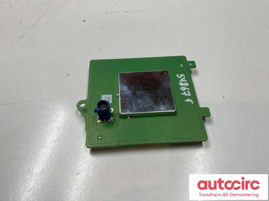 Antenne forsterker til Tesla Model Y 2021-2024 (Type I)  (1079734-00-C|1599097-00-B|)