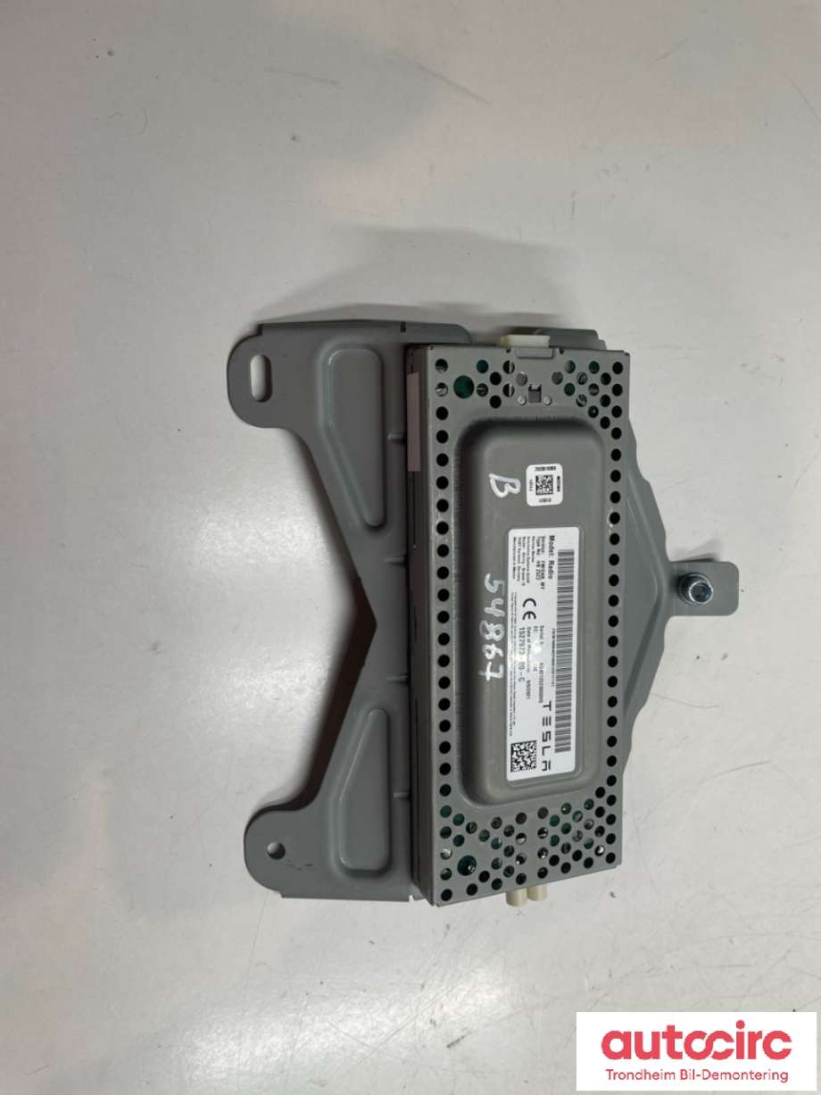 Bilstereo diverse til Tesla Model Y, 2021-2024 (Type I)  (1527973-00-C)
