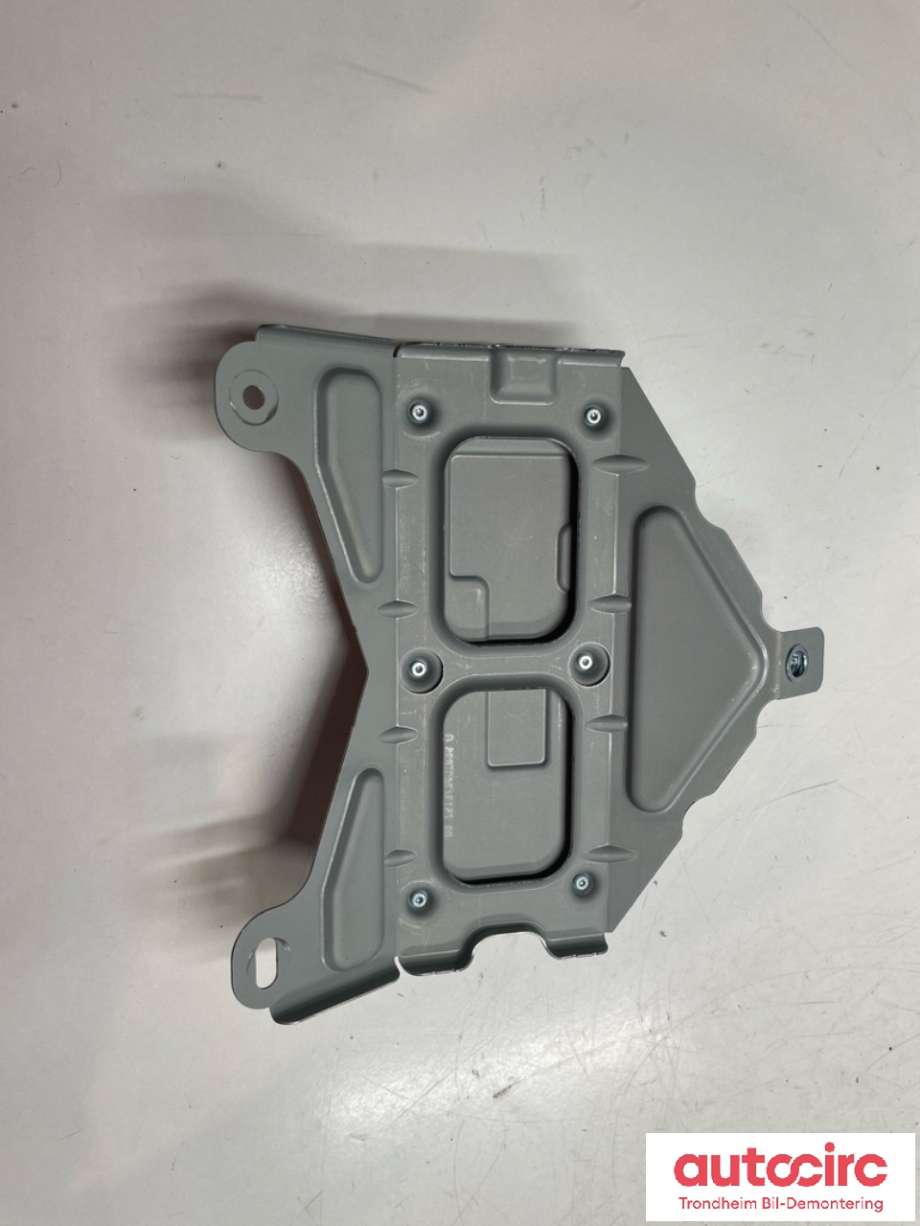 Bilstereo diverse til Tesla Model Y 2021-2024 (Type I)  (1527973-00-C|)