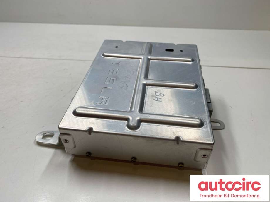 Bilstereo forsterker til Tesla Model Y 2021-2024 (Type I)  (1507152-00-A|)
