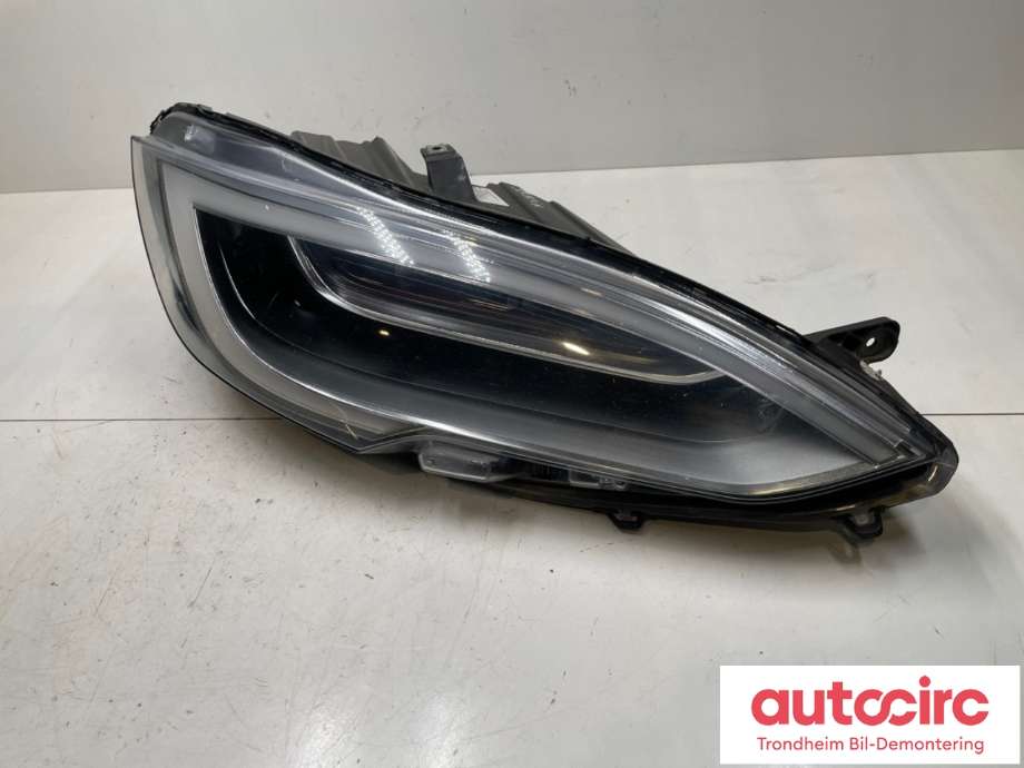 Frontlykt høyre full-LED til Tesla Model S, 2016-2021 (Fase 2)  (1053575-00-C)