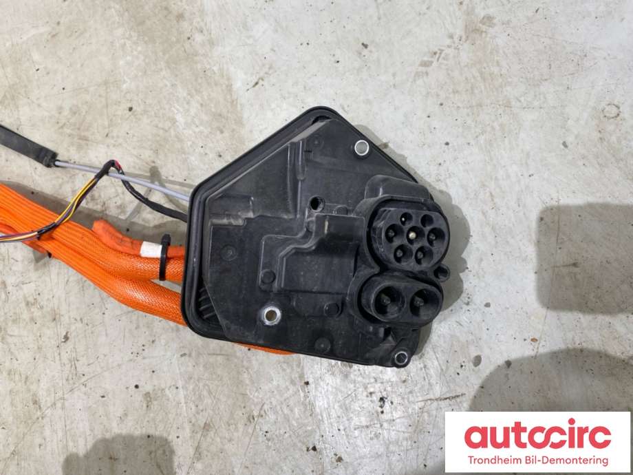 Batterilader inntak/luke til Tesla Model Y 2021-2024 (Type I)  (1501773-60-A|)