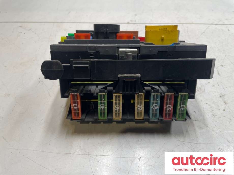 Sikringsboks motorrom til Peugeot Partner 2015-2019 (Type II, Fase 2)  (9807028780|)