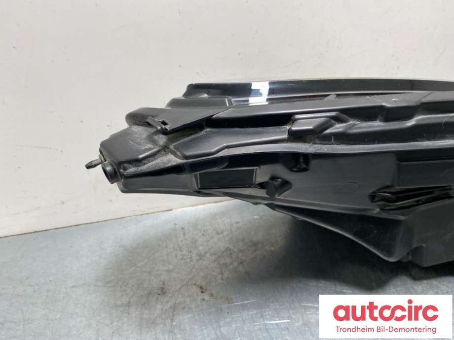 Frontlykt venstre full-LED til Tesla Model Y 2024-->> (Type II)  (1514952-10-E|1514952-00-C|1514952-00-D|1514952-00-E|1514952-20-E)