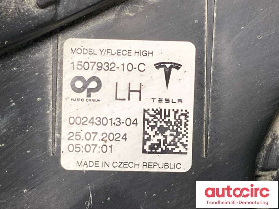 Tåkelykt venstre foran til Tesla Model Y 2024-->> (Type II)  (1077395-00-D|1077395-00-C|1507932-10-C|1624797-00-A|)